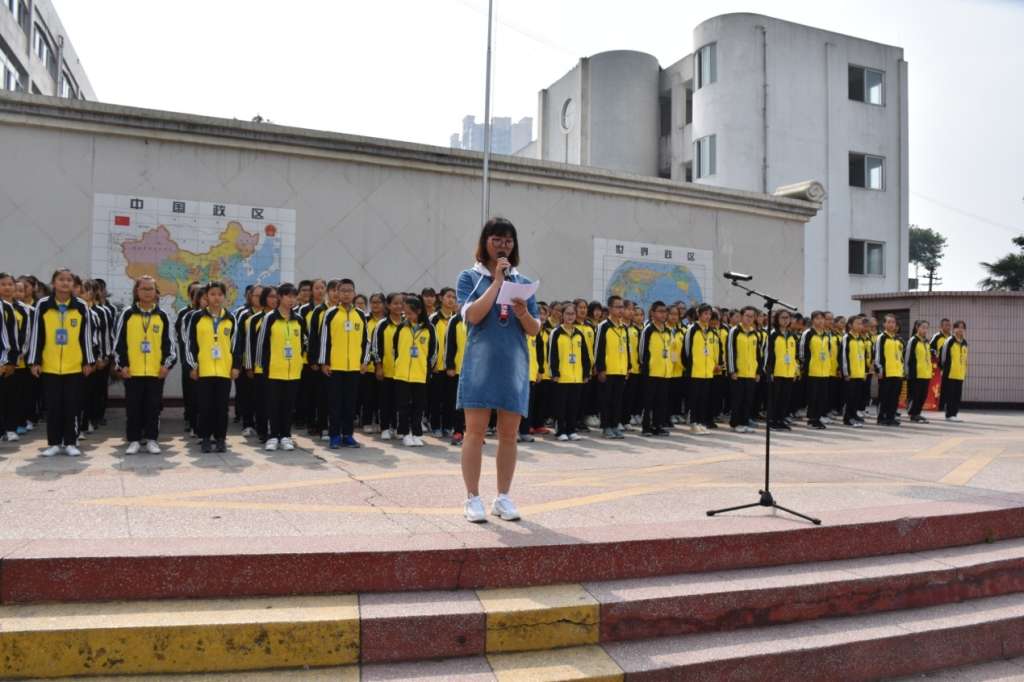 邛崃市文昌中学新团员入团仪式